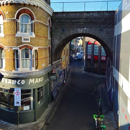 Huge 3 Bedroom Flat @ Brixton St